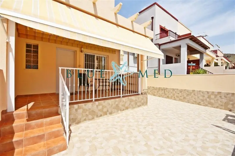 Dúplex en Isla Plana con Jardín y Terraza Cerca de la Playa