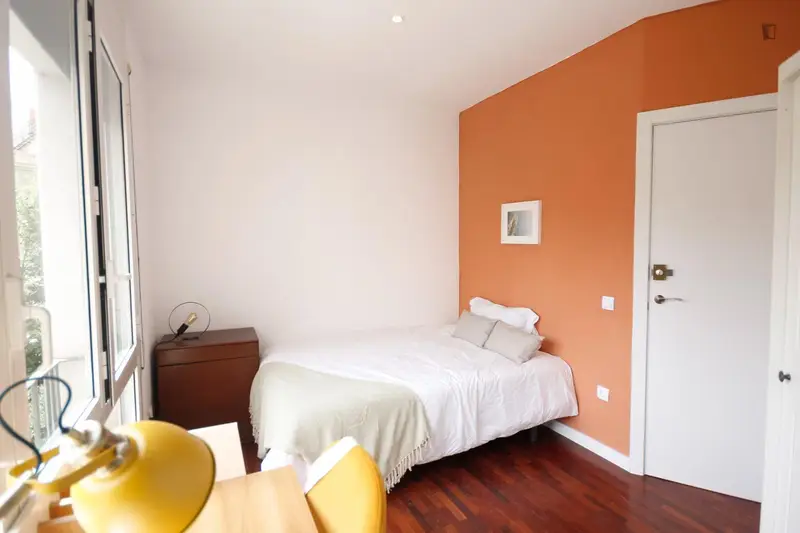 Habitacion Doble con Baño Privado en Piso Reformado en Barcelona