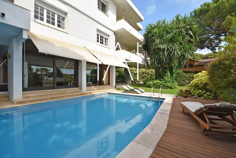 Chalet en venta en Cabrils con piscina y apartamento para invitados