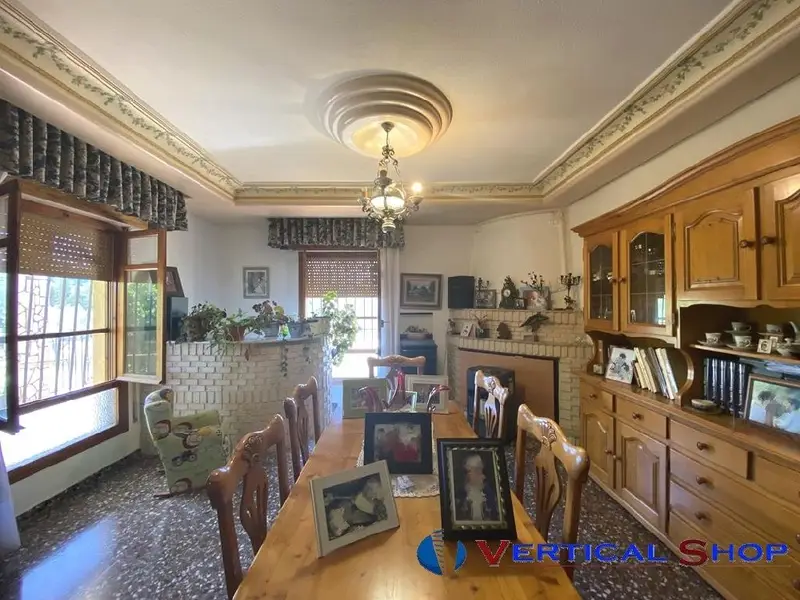 Chalet en Venta en Caudete con Garaje 6 Dormitorios