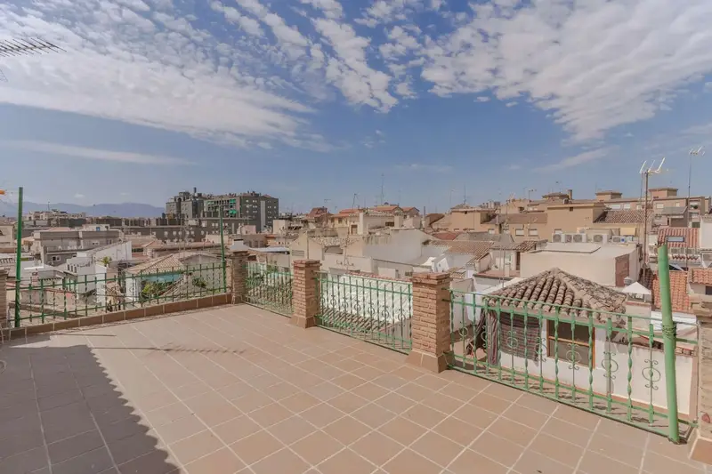 Casa en venta en Granada ciudad 413m2 3 viviendas Terrazas Vistas