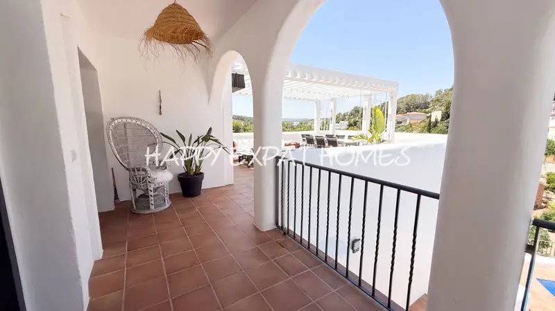 Chalet en Olivella con Vistas a la Montana y Piscina Privada