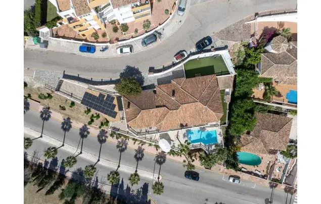 Casa de 5 dormitorios en alquiler en Mijas