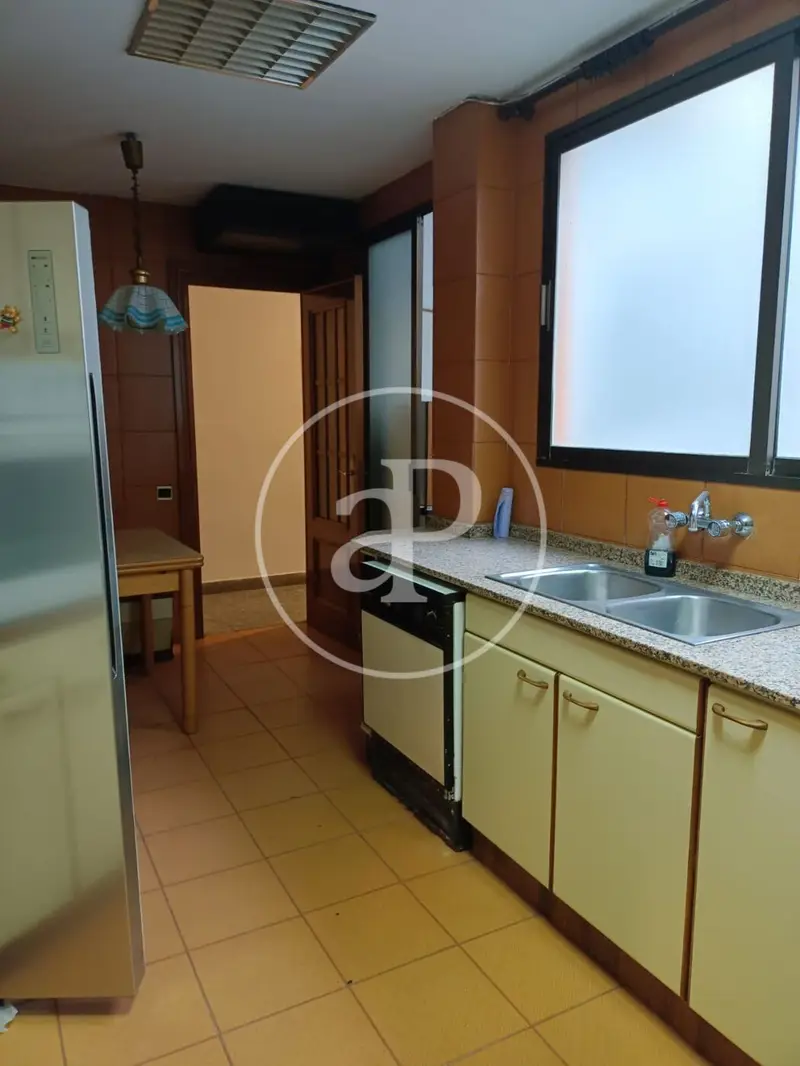 Piso en Venta en El Mercat: 192m2, 5 Dormitorios, Vistas Inmejorables