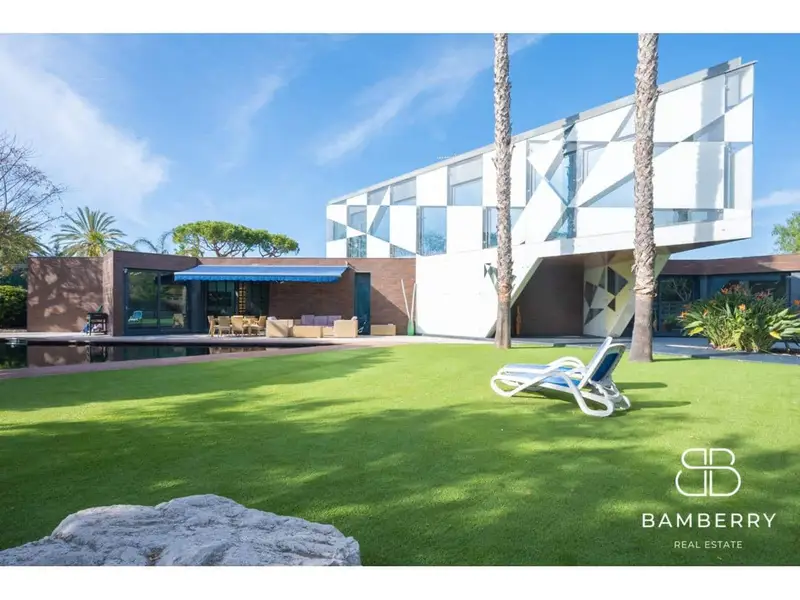 Chalet de Lujo en Sitges 892m2 5 Habitaciones Suite Piscina