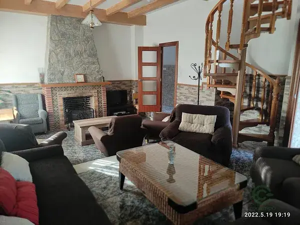 Chalet en Elche con Piscina Climatizada y Alarma