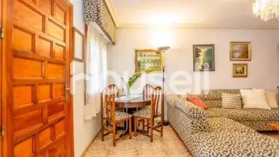 Casa en venta en Calle Dorotea, cerca de Calle Santa Petra