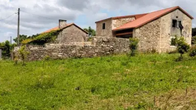 Casa con terreno y piscina en Cepetelo A Estrada