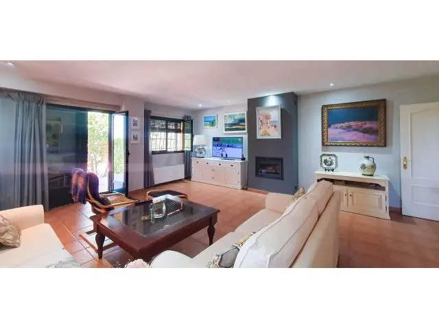 Chalet de Lujo en El Coto 512m2 con Piscina y Vivienda Auxiliar