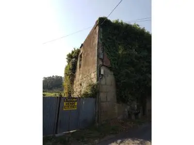 Casa rural para restaurar con finca en Lerez Pontevedra
