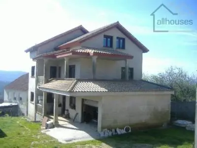 Gran Chalet de Piedra en Estructura con Jardin