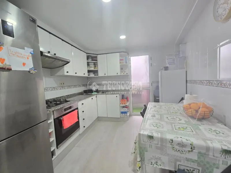 Piso Reformado en Torrefiel 3 Dormitorios Cerca de Ambulatorio