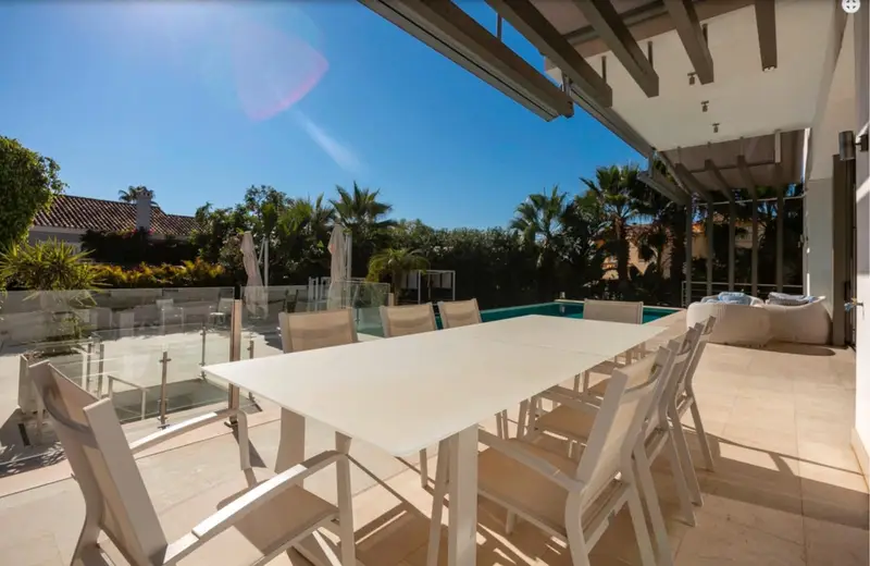 Villa de Lujo en La Quinta 5 Dormitorios 3 Cocinas Piscina Cerca Puerto Banús