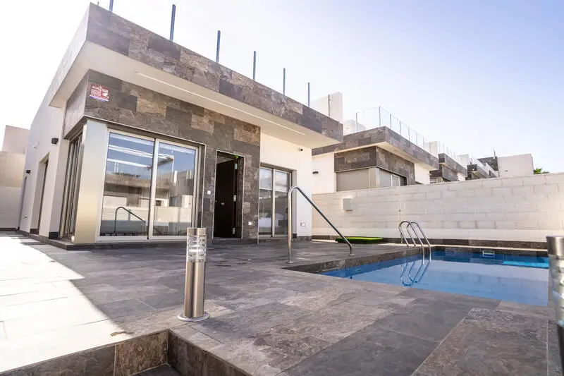Villa 4 Dormitorios Playa Flamenca Alicante