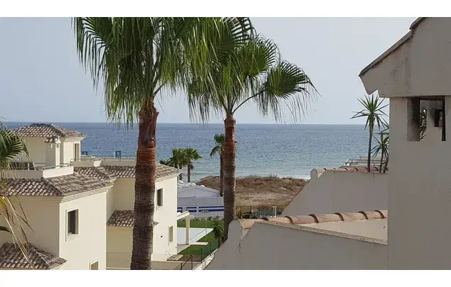 Rent 4 bedroom house of 271 m² in Málaga