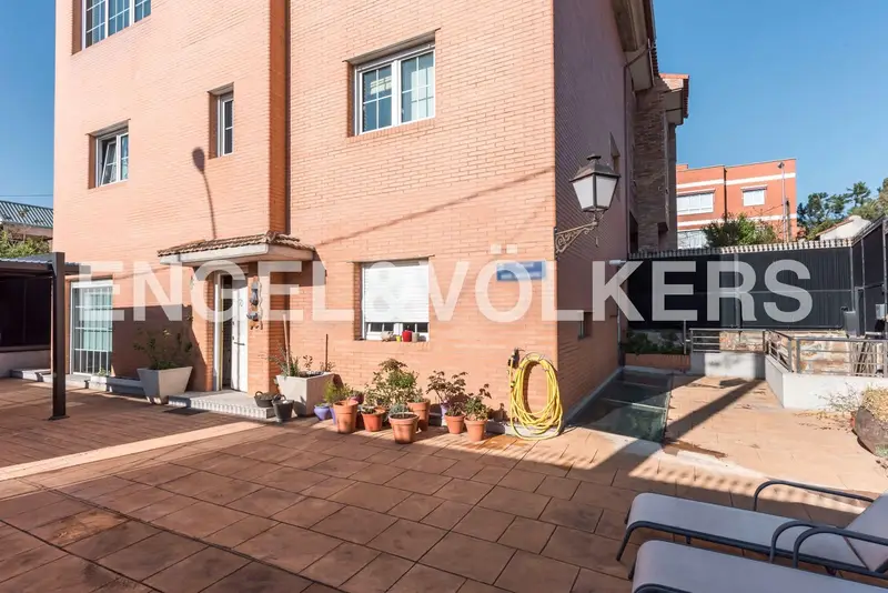 Chalet de Lujo en Canillas Madrid 478m2 Piscina Garaje 6 Coches