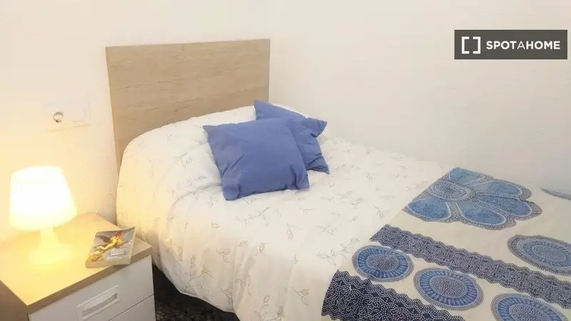 Apartamento 5 Dormitorios 2 Ba	nos Valencia Alquiler