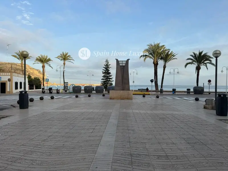 Local Comercial en Alquiler Puerto Jávea: Boutique con Clientela Fiel