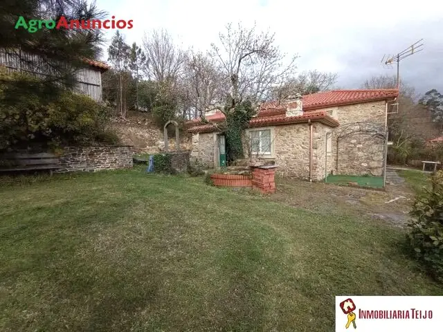 Venta  de Casa con gran finca y manantial en A Coruña