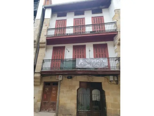 Edificio en Calle Mayor 8 de Irún: 6 Viviendas y Local Comercial