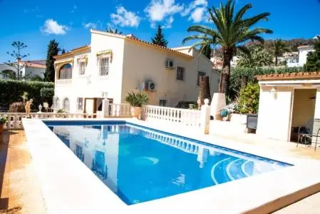 Villa con Piscina y Jardin en Calpe