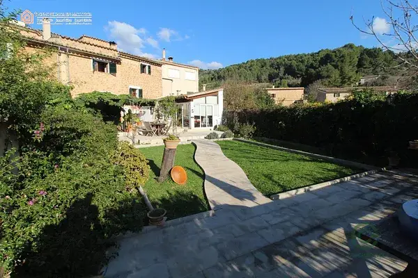 Casa de Pueblo con Jardin y Piscina en Soller