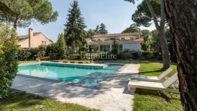 Chalet en Venta Montealina Pozuelo Alarcón 6 Dormitorios Piscina Jardín