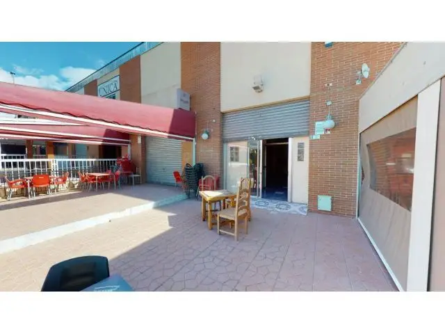 Local Comercial en La Marina Alicante 130m2 Terraza y Trastero