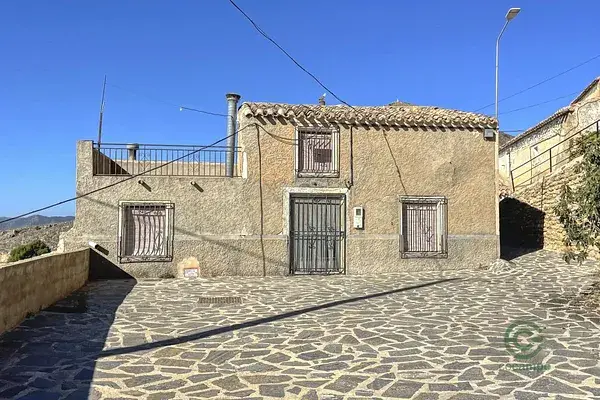 Casa de Pueblo para Reformar en Almer	
ia 5 Dormitorios 178m2