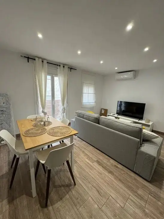 Apartamento en alquiler en L Hospitalet de Llobregat 2 dormitorios 1 ba
0