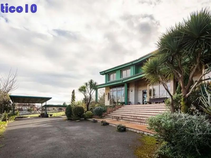 Chalet en Oviedo con Piscina y Jardin