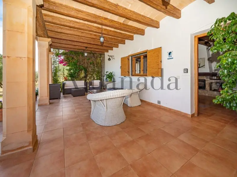 Finca Rústica con Chalet y Nave Industrial en Mallorca