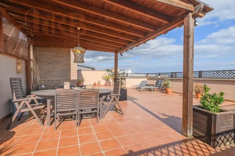 Venta Ático 4 habitaciones Castelldefels Muntanyeta
