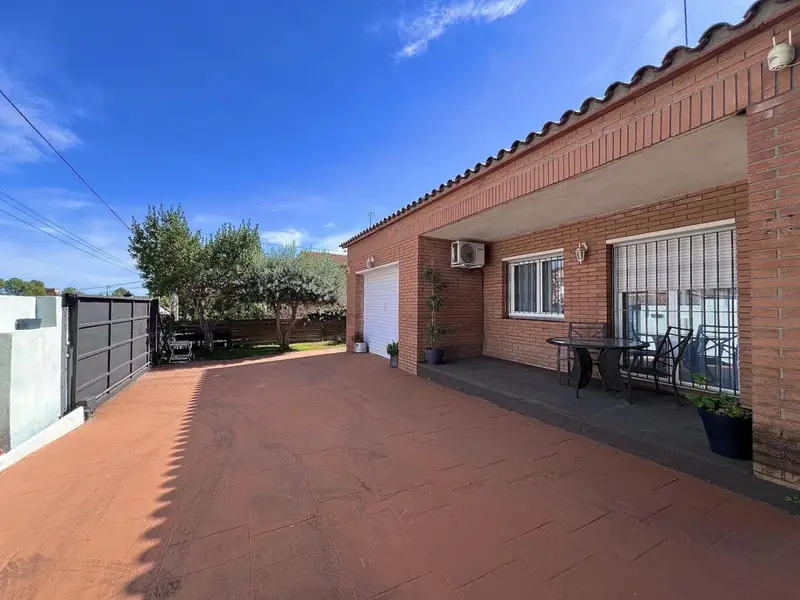 Venta Casa buenas vistas en Castellar - Ref: API1108