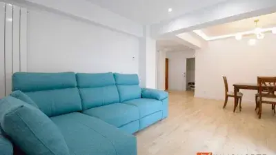 Piso Reformado en Laredo Centro: 2 Dormitorios, Terraza, 2 Baños