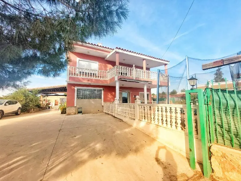 Chalet en Campillo Lorca con Piscina y Naves