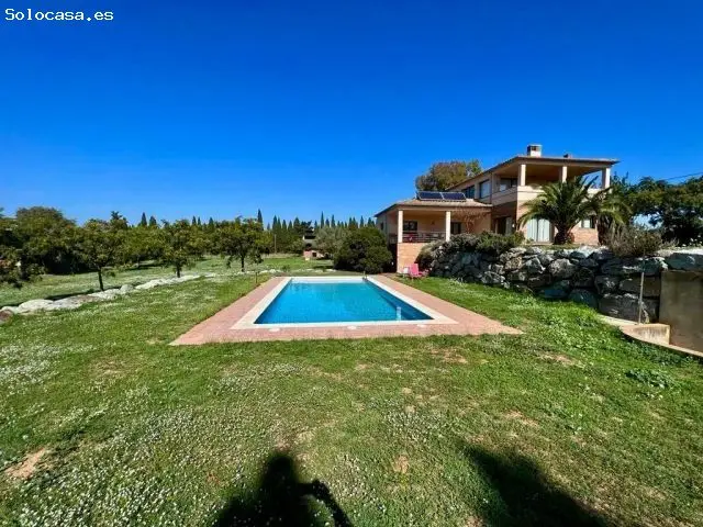 Casa Unifamiliar con Gran Terreno Cerca de Figueres