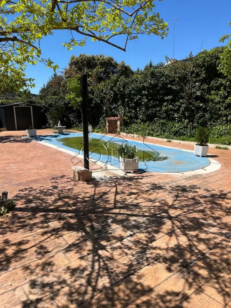 Venta Chalet con Garaje y Piscina en Las Fuentes Fuentenovilla