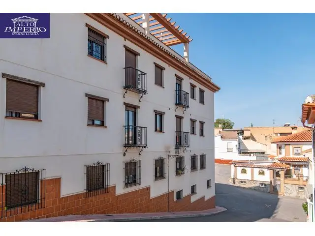 Primera Vivienda La Zubia: Piso con Patio, Garaje y Trastero