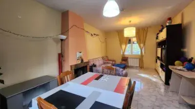 Chalet Pareado en Cedillo del Condado 4 habitaciones 2 baños