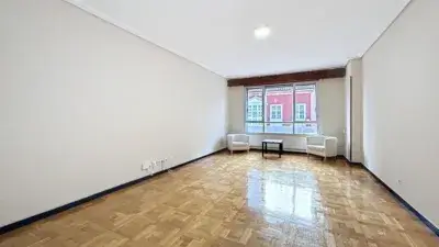 Piso en venta en Calle Ramon Ortiz de Zarate 151m2 4 dormitorios