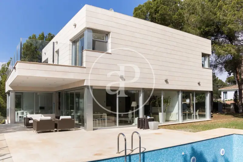 Chalet en alquiler en Chiva, Valencia