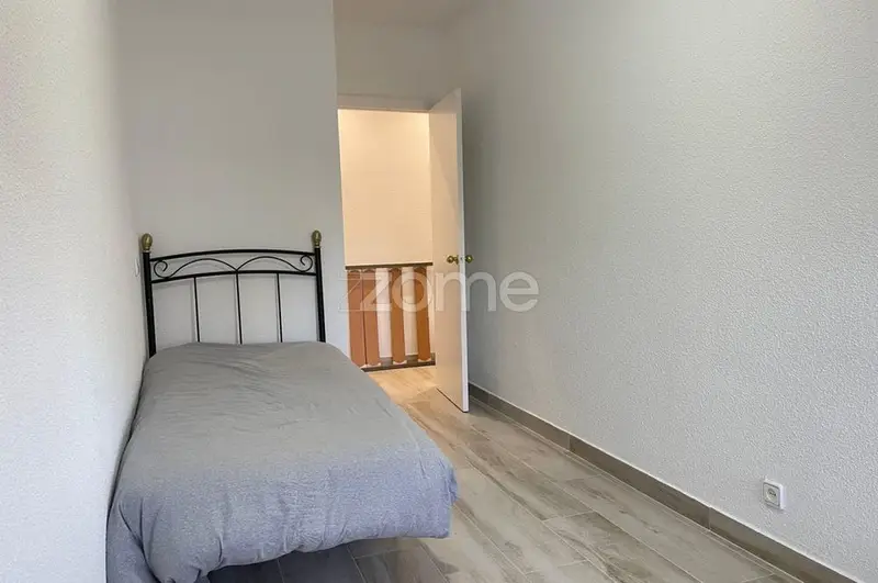 Apartamento en Legazpi con Terraza y Vistas al Parque