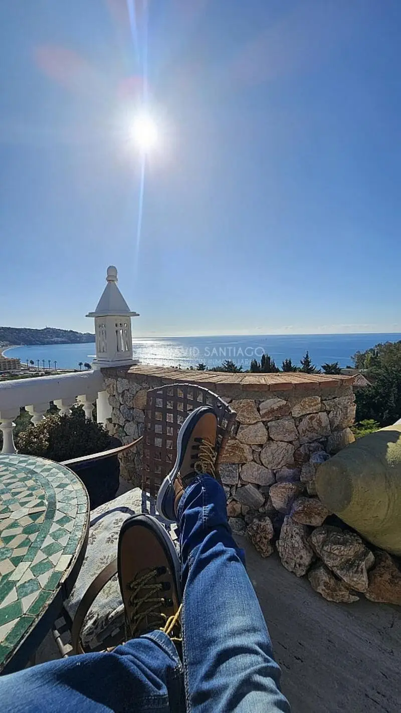 Preciosa Villa en La Herradura con Vistas al Mar y Piscina
