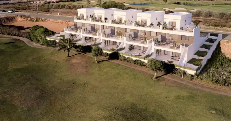 Pareado en Los Alcazares con Piscina Privada y Vistas al Golf
