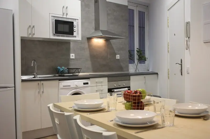 Habitacion Exterior Calle Valencia Madrid