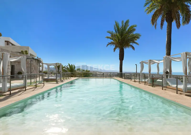 Pisos de Lujo con Vistas Panorámicas en Estepona