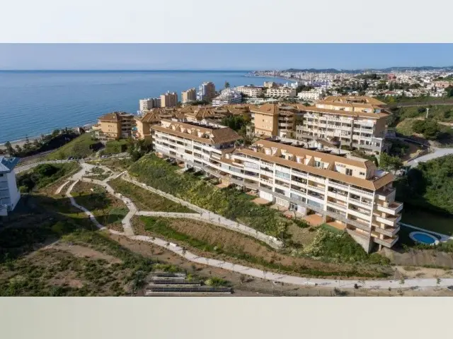 Piso de 4 Dormitorios en venta Carvajal, España