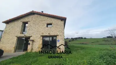 Chalet rustico en venta con 5 dormitorios y 30000m2 de parcela