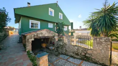 Chalet en Venta Malpartida de Caceres 250m2 con Piscina